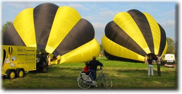 De ballons worden klaargemaakt voor de vaart.